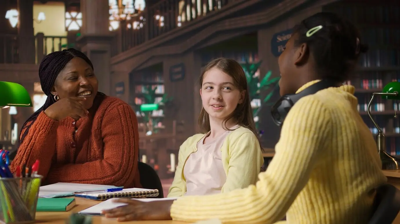 Частный репетитор-афроамериканец, оказывающий поддержку различным школьницам.